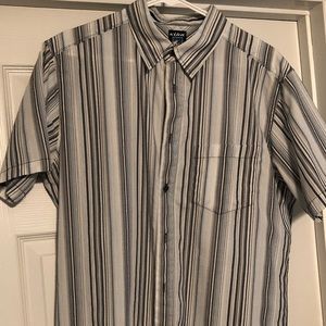 Men’s shirt size medium